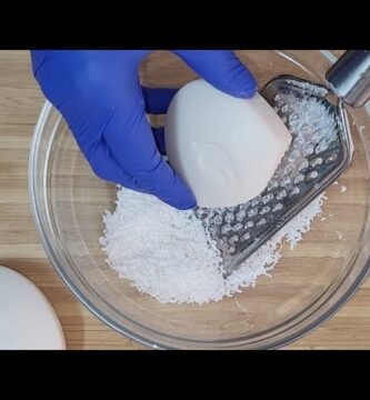 ¿Qué ingredientes ayudan a la hidratación en un shampoo en barra?